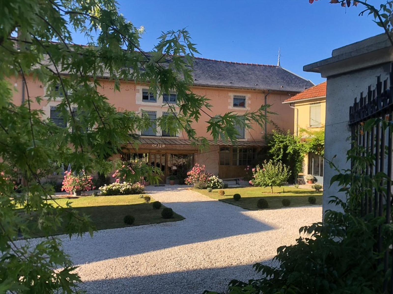 Domaine Hotel De France Cunfin Zewnętrze zdjęcie